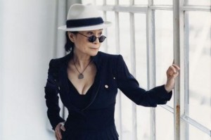 Yoko Ono diseñadora de joyas